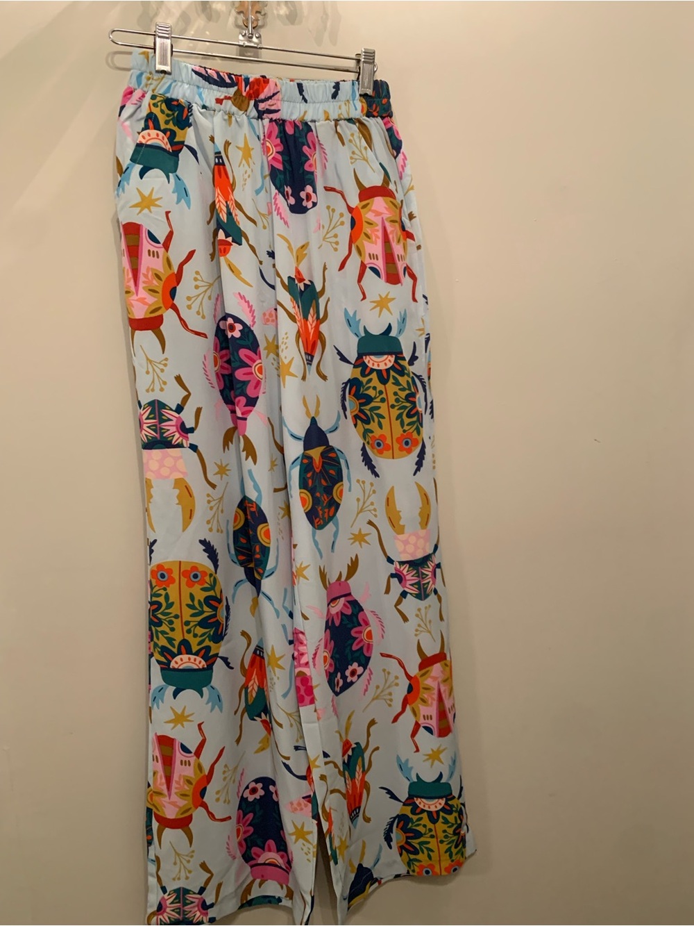 NWOT! COLORFUL HIGH WAIST, COLORFUL, WIDE LEG, SILKY PANTS. EXCELLENT CONDITION! - Picture 4 of 6
